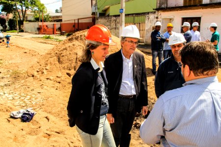 24.10.2017 - Prefeita Paula Mascarenhas em visita às obras do Sanep, ruas: Barros Cassal, Joaquim Vieira da Cunha, Arnaldo Mesquita de Menezes, Henrique Lorea