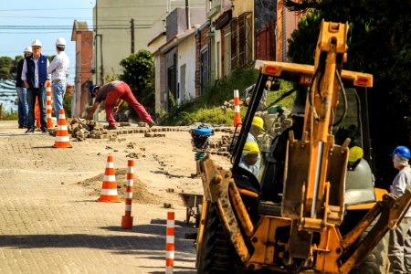 24.10.2017 - Prefeita Paula Mascarenhas em visita às obras do Sanep, ruas: Barros Cassal, Joaquim Vieira da Cunha, Arnaldo Mesquita de Menezes, Henrique Lorea
