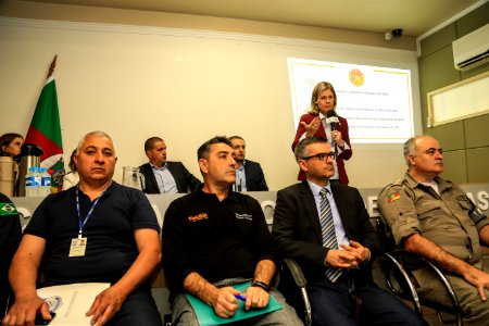 30.11.2017 - Prefeita Paula Mascarenhas na entrega e apresentação do código de convivência aos vereadores