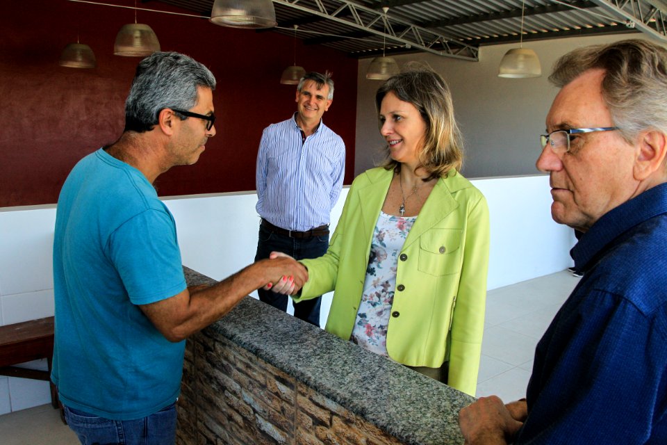07.12.2017 - Prefeita Paula Mascarenhas e o vice Idemar Barz durante entrega das Ruas 04 e 29 do Bairro Dunas