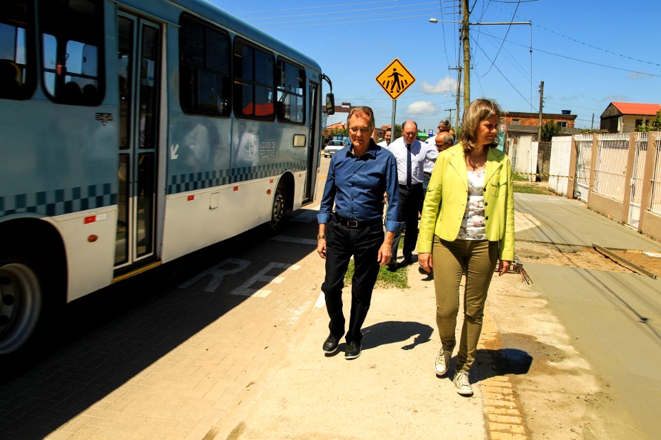 07.12.2017 - Prefeita Paula Mascarenhas e o vice Idemar Barz durante entrega das Ruas 04 e 29 do Bairro Dunas