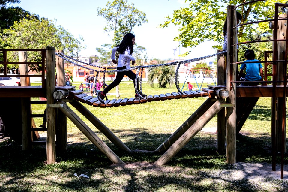 22.11.2017 - Novos bancos e brinquedos no Parque Baronesa