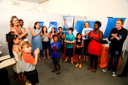 15.12.2017 - Prefeita Paula Mascarenhas e o vice Idemar Barz durante lançamento do livro "Da escola: uma proposta de paz"