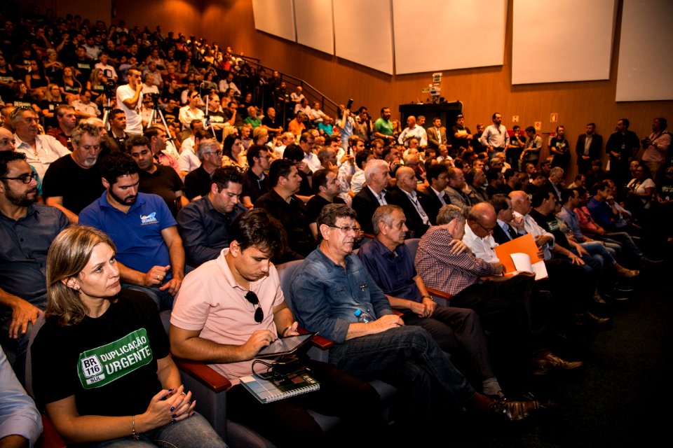 20.04.2018 - Painel: Duplicação BR 116 Urgente - Foto: Gustavo Vara