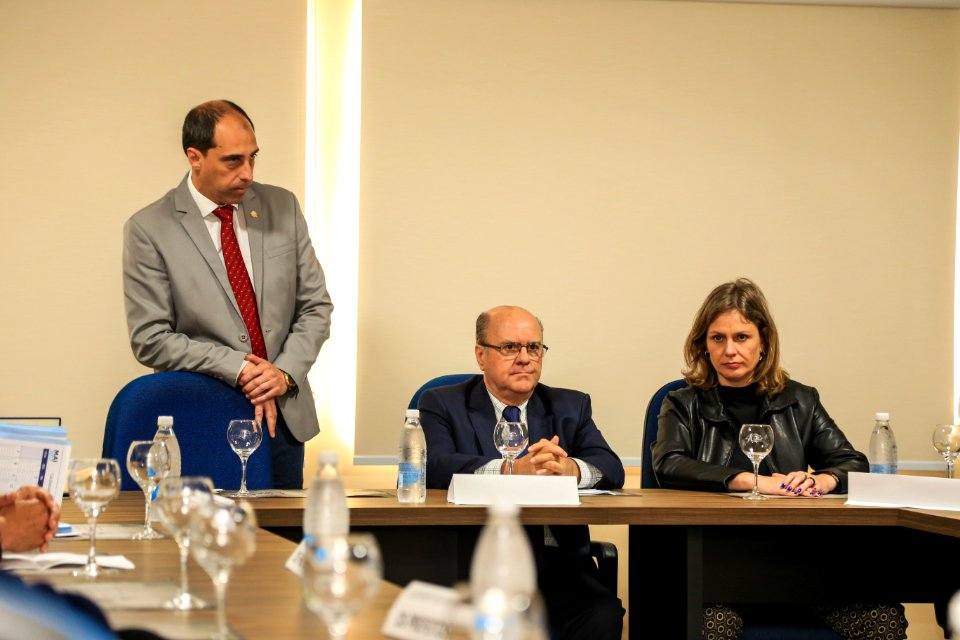 17.11.2017 - Prefeita Paula Mascarenhas na reunião da Azonasul com o Secretário Estadual de Segurança Pública, Cezar Schirmer