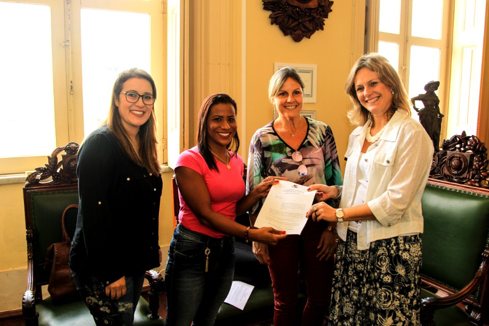 27.04.2018 - Prefeita Paula Mascarenhas durante reunião com a vereadora Daiane Dias (PSB) e com a promotora da Infância e da Juventude, Luciara Robe da Silveira - Foto: Gustavo Vara