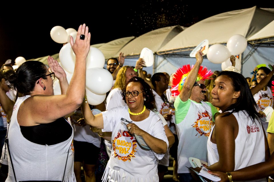 12.02.2018 - Bloco da Paz desfila na Passarela do Samba no Porto de Pelotas - Foto: Gustavo Vara