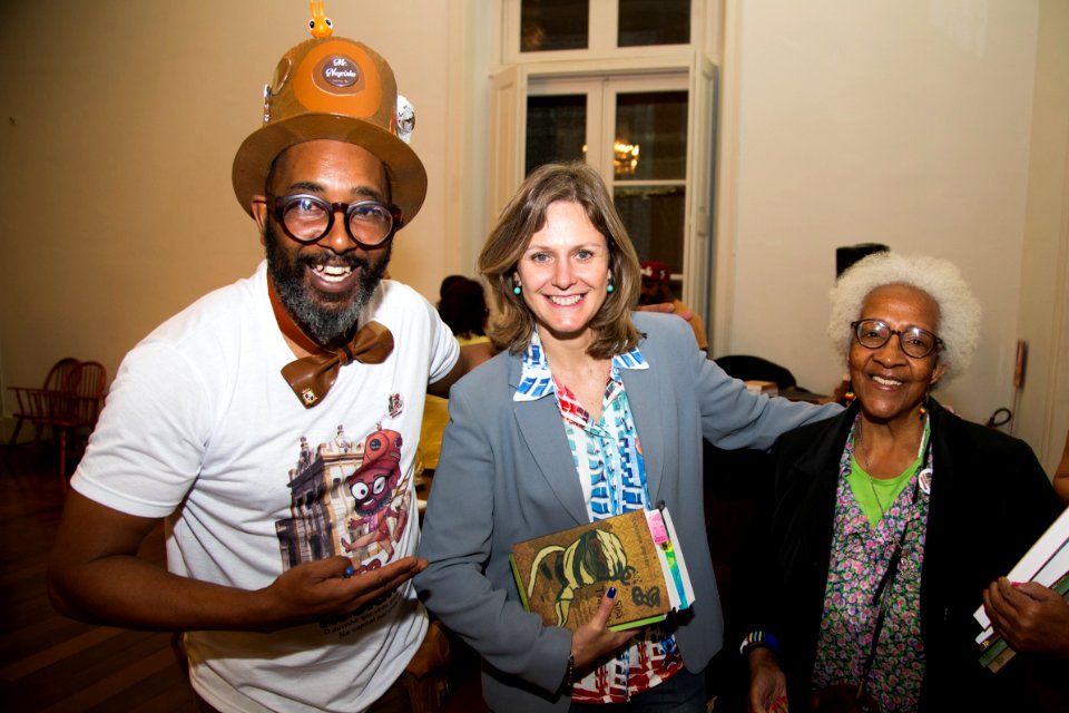 13.11.2017 - Prefeita Paula Mascarenhas prestigia o lançamento dos livros da Fundação Palmares na Bibliotheca Pública Pelotense