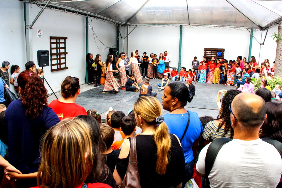 17.11.2017 - Ações que integram o projeto Africanidades - Alunos Smed no Mercado Central - Fotos: Marcel Avila