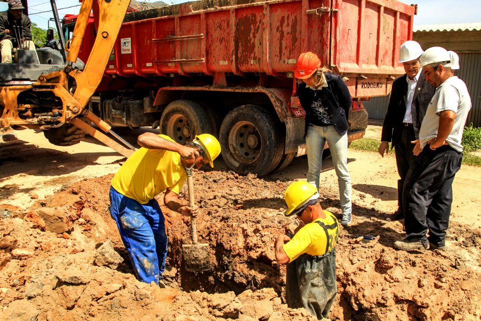 24.10.2017 - Prefeita Paula Mascarenhas em visita às obras do Sanep, ruas: Barros Cassal, Joaquim Vieira da Cunha, Arnaldo Mesquita de Menezes, Henrique Lorea