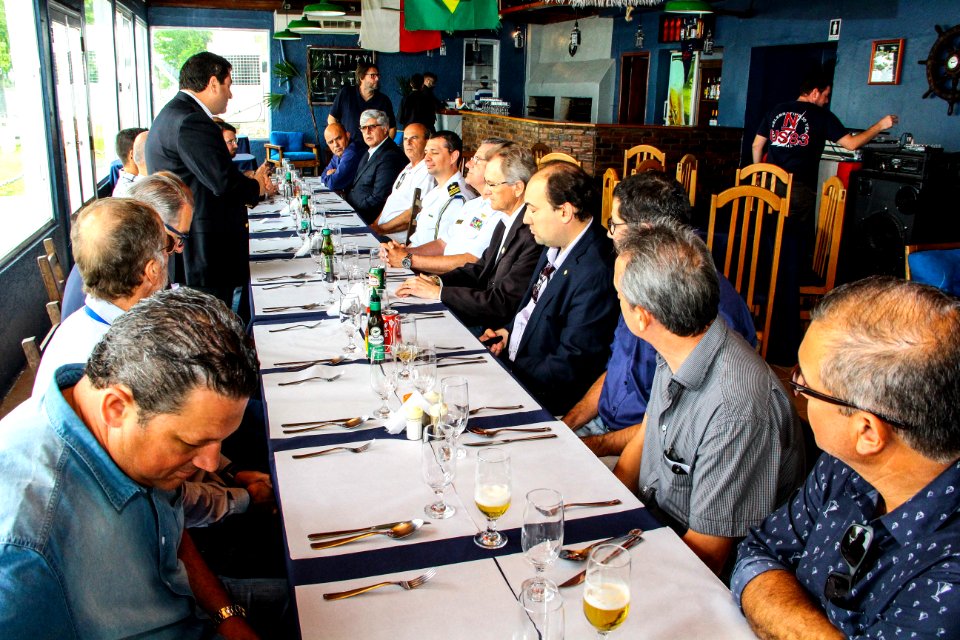 24.11.2017 - Prefeito em exercício Idemar Barz em reunião almoço com o vice-almirante Victor Cardoso Gomes - Fotos: Marcel Avila