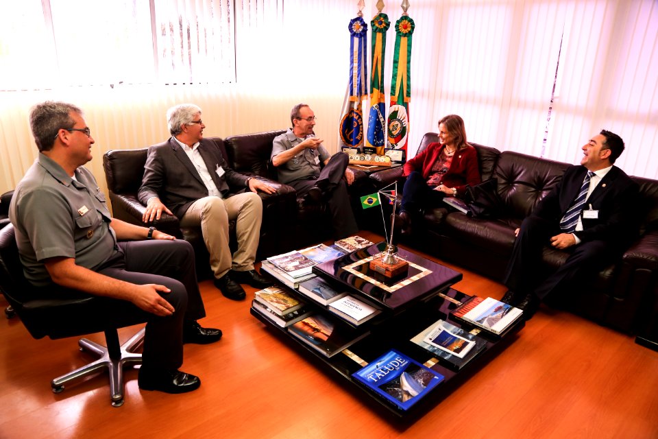 26.09.2018 - Prefeita Paula Mascarenhas durante reunião almoço com o  vice-Almirante José Renato de Oliveira, Comandante do 5º Distrito Naval em Rio Grande - Foto: Gustavo Vara