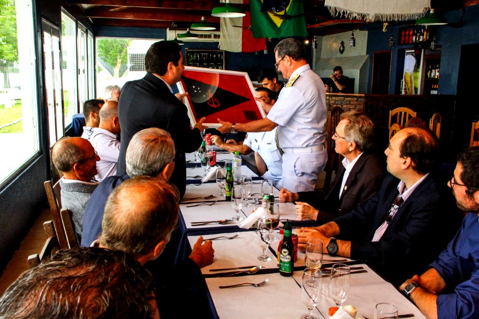 24.11.2017 - Prefeito em exercício Idemar Barz em reunião almoço com o vice-almirante Victor Cardoso Gomes - Fotos: Marcel Avila