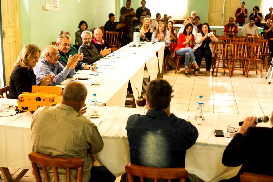 20.10.2018 - Prefeita Paula Mascarenhas durante reunião da Azonasul em Cerrito, no 3º Distrito - Passo do Santana - Foto: Gustavo Vara