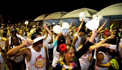 12.02.2018 - Bloco da Paz desfila na Passarela do Samba no Porto de Pelotas - Foto: Gustavo Vara