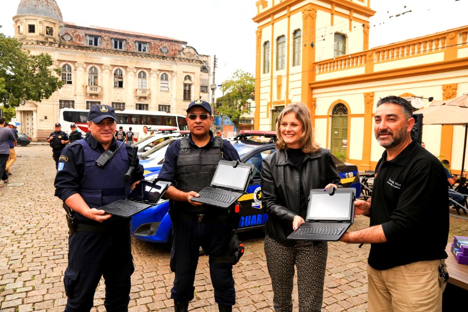 17.11.2017 - Prefeita Paula Mascarenhas na abertura da Operação Tudo Azul e entrega de tablets para a Guarda Municipal