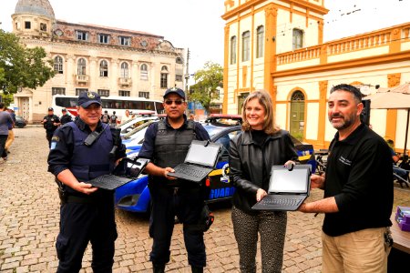 17.11.2017 - Prefeita Paula Mascarenhas na abertura da Operação Tudo Azul e entrega de tablets para a Guarda Municipal