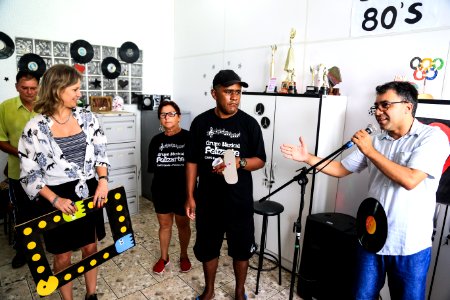 29.12.2017 - Prefeita Paula Mascarenhas durante visita à exposição comemorativa aos 25 anos do Caps Castelo