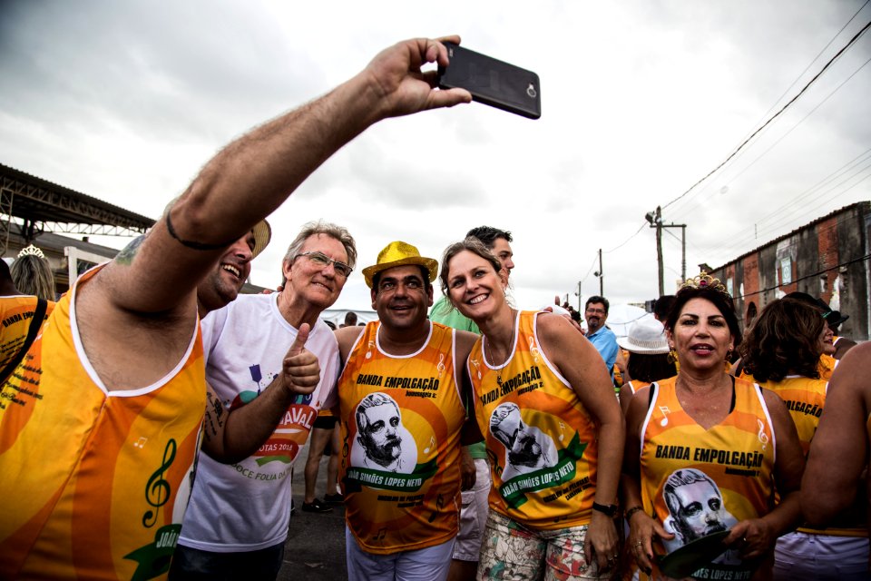 10.02.2018 - Prefeita Paula Mascarenhas e o vice Idemar Barz durante o primeiro dia do Carnaval 2018 - Foto: Gustavo Vara