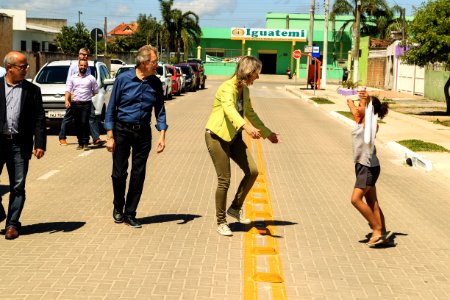 07.12.2017 - Prefeita Paula Mascarenhas e o vice Idemar Barz durante entrega das Ruas 04 e 29 do Bairro Dunas