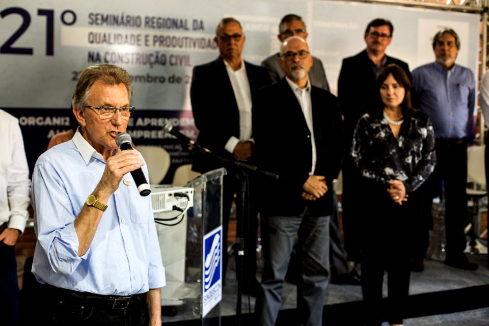 23.11.2017 - Prefeito em exercício Idemar Barz participa do Seminário Regional da Qualidade  e produtividade na construção civíl no salão de eventos do Parque do Sesi