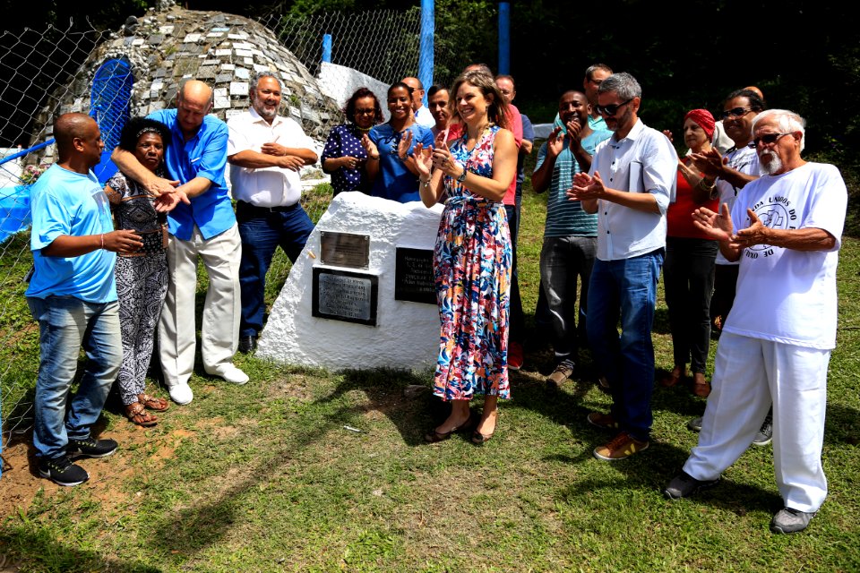 31.01.2018 - Prefeita Paula Mascarenhas durante entrega e instalação da placa no monumento à Iemanjá - Foto: Gustavo Vara