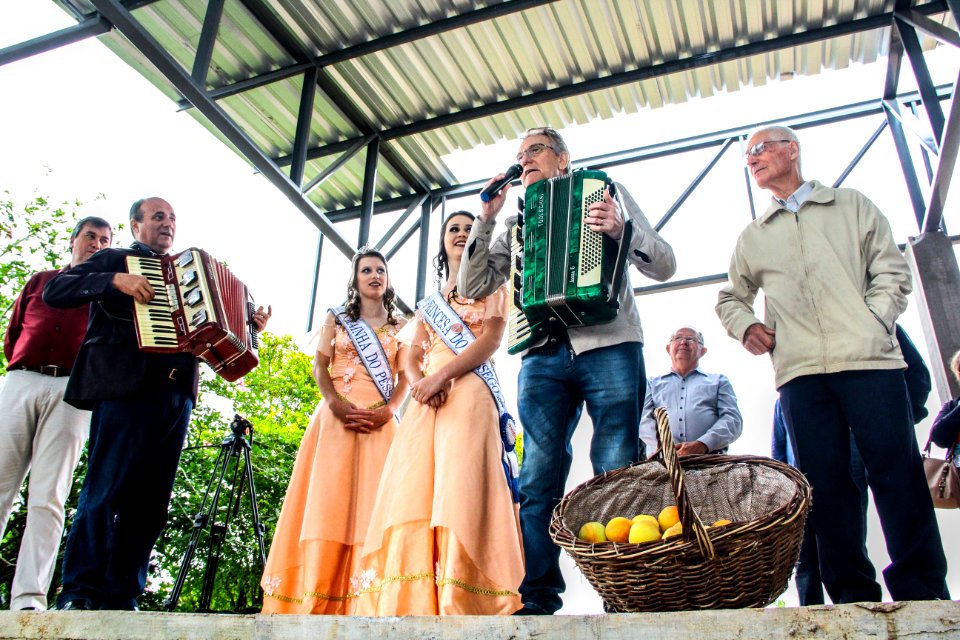 25.11.2017 - Prefeito em exercício Idemar Barz na abertura da Colheita do Pêssego 2017