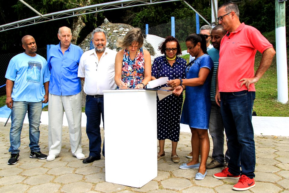31.01.2018 - Prefeita Paula Mascarenhas durante entrega e instalação da placa no monumento à Iemanjá - Foto: Gustavo Vara