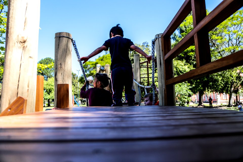 22.11.2017 - Novos bancos e brinquedos no Parque Baronesa