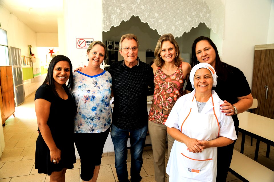 15.12.2017 - Prefeita Paula Mascarenhas e o vice Idemar Barz durante entrega do laboratório de Khan Academy da Escola Municipal Ensino Fundamental Carlos Laquintinie