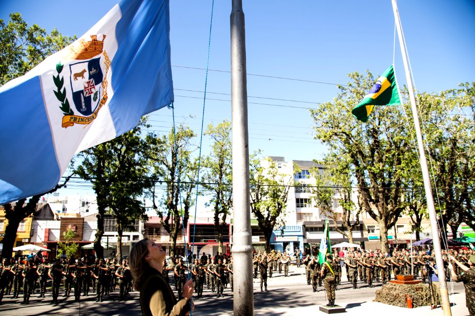 19.11.2017 - Prefeita Paula Mascarenhas e o vice Idemar Barz participam da cerimônia ao Dia da Bandeira no Altar da Pátria