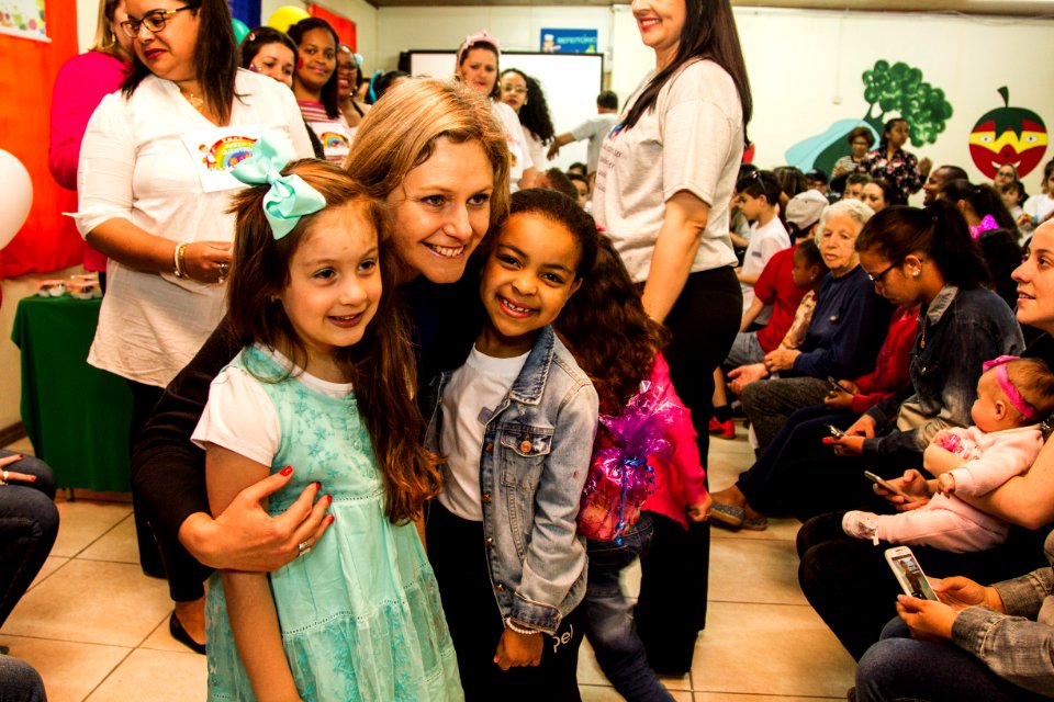 20.10.2018 - Prefeita Paula Mascarenhas participa da festa de aniversário da EMEF Mário Quintana, na Guabiroba - Foto: Gustavo Vara