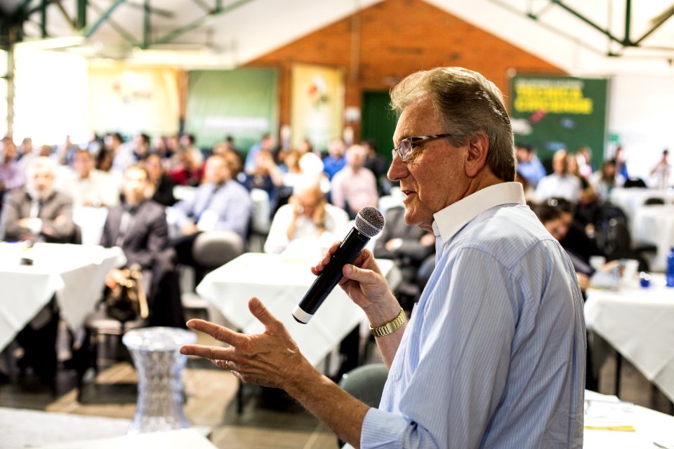 23.11.2017 - Prefeito em exercício Idemar Barz participa do Seminário Regional da Qualidade  e produtividade na construção civíl no salão de eventos do Parque do Sesi