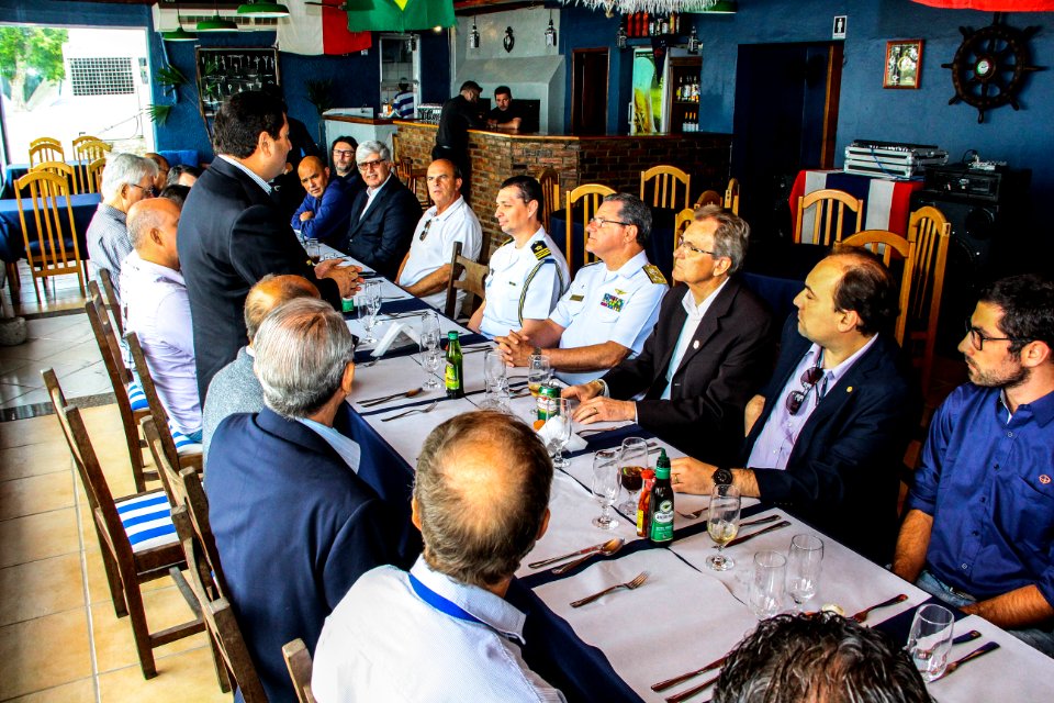 24.11.2017 - Prefeito em exercício Idemar Barz em reunião almoço com o vice-almirante Victor Cardoso Gomes - Fotos: Marcel Avila