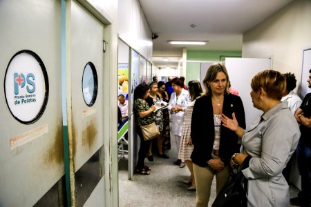08.03.2018 - Prefeita Paula Mascarenhas visita à ala pediátrica do Pronto Socorro após reforma - Foto: Gustavo Vara