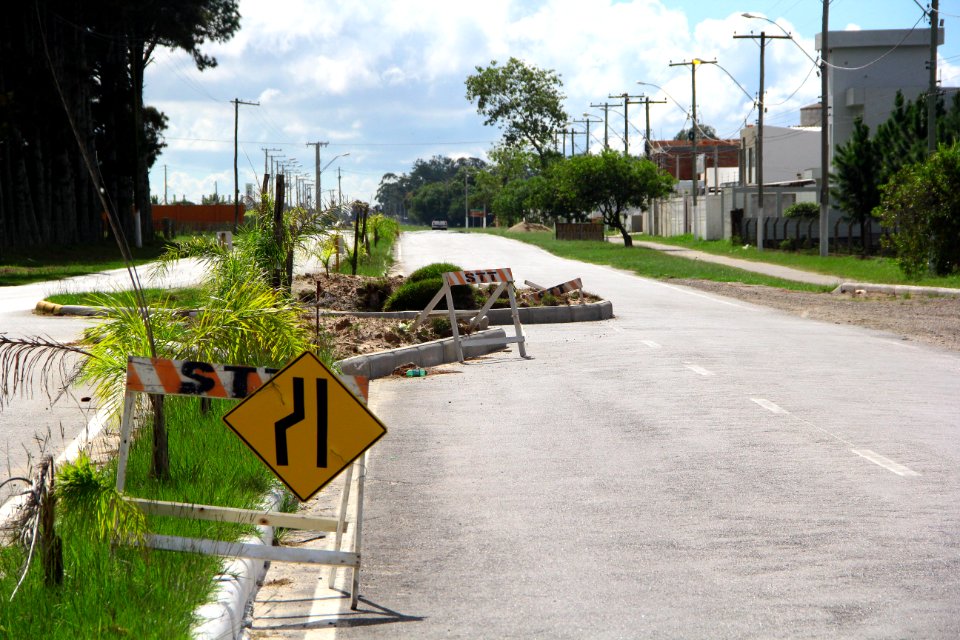05.04.2018 - SMOP - Obras ma Av. Adolpho Fetter - Foto Marcel Avila