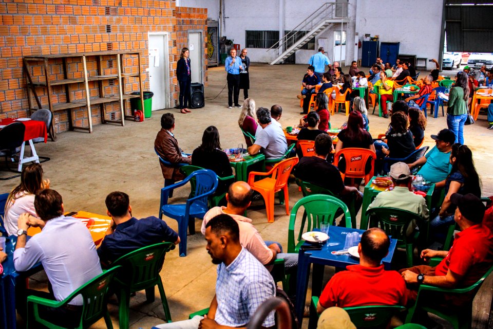 30.10.2017 - Prefeita Paula Mascarenhas e vice Idemar Barz no almoço para os servidores da SSUI em comemoração ao Dia do Servidor Público