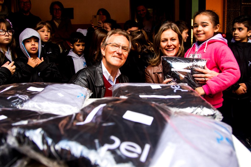 21.06.2018 -  Entrega dos novos uniformes na Escola Joaquim Nabuco e assinatura da ordem de serviço da construção de passarela coberta para EMEF Joaquim Nabuco - Foto: Gustavo Vara