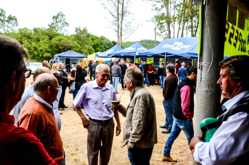 25.11.2017 - Prefeito em exercício Idemar Barz na abertura da Colheita do Pêssego 2017