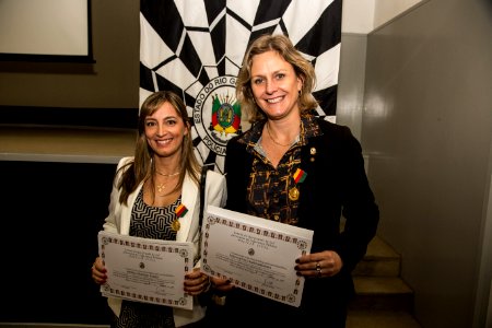 06.12.2018 - Prefeita Paula Mascarenhas recebe a medalha Tiradentes no Palácio da Policia em Porto Alegre - Foto: Gustavo Vara