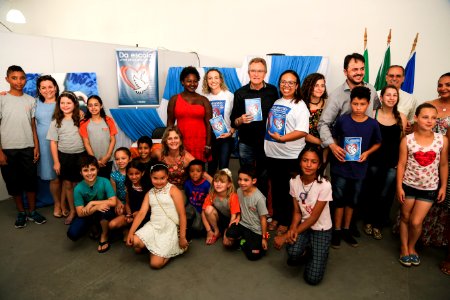 15.12.2017 - Prefeita Paula Mascarenhas e o vice Idemar Barz durante lançamento do livro "Da escola: uma proposta de paz"