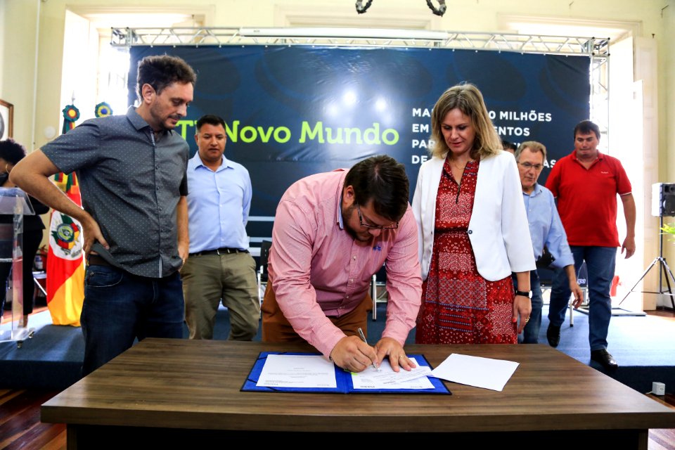 21.02.2018 - Assinatura do contrato e emissão da ordem de serviço da ETE Novo Mundo - Foto: Gustavo Vara