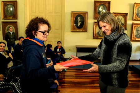 22.06.2018 - Prefeita Paula Mascarenhas recebe visita das crianças da Escola Criança Amada - 14 crianças - atividade da letras - letra P - Foto: Gustavo Vara