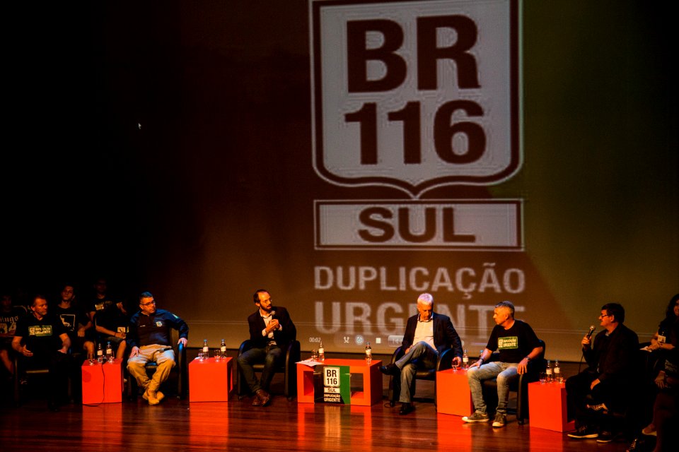 20.04.2018 - Painel: Duplicação BR 116 Urgente - Foto: Gustavo Vara