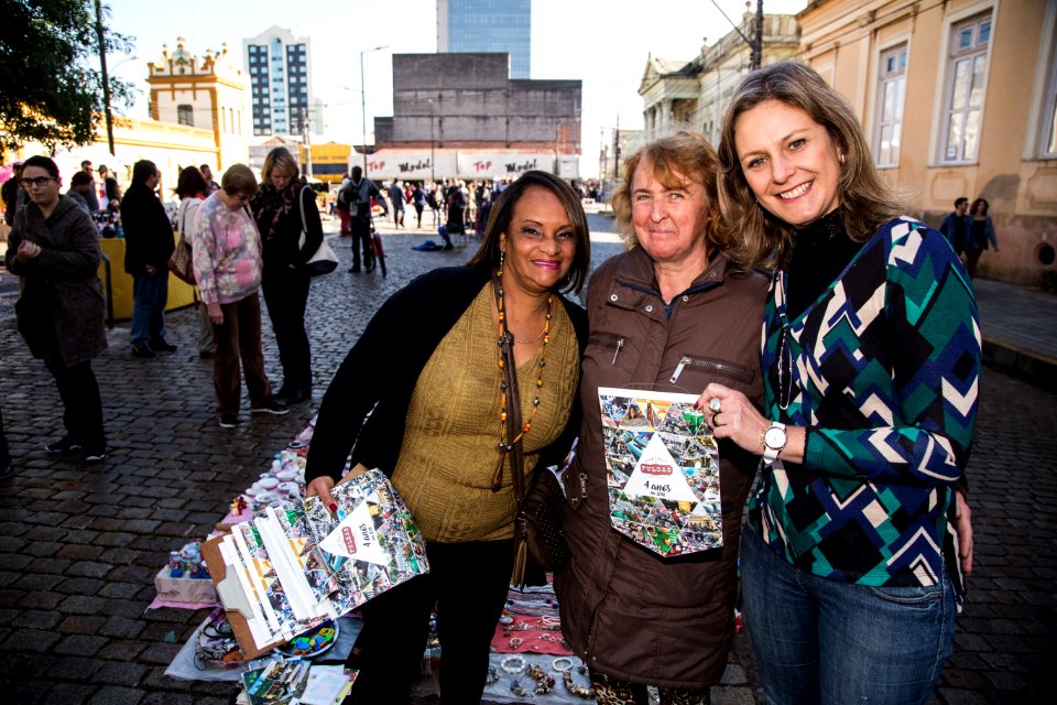 26.05.2018 - Prefeita Paula Mascarenhas cumprimenta expositores do Mercado das Pulgas pelo aniversário de quatro anos da feira - Foto: Gustavo Vara