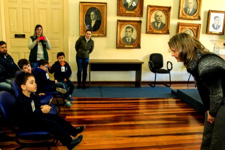 22.06.2018 - Prefeita Paula Mascarenhas recebe visita das crianças da Escola Criança Amada - 14 crianças - atividade da letras - letra P - Foto: Gustavo Vara