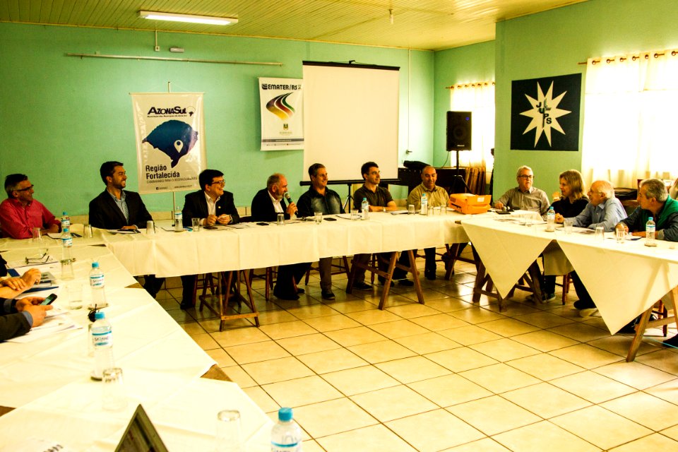 20.10.2018 - Prefeita Paula Mascarenhas durante reunião da Azonasul em Cerrito, no 3º Distrito - Passo do Santana - Foto: Gustavo Vara