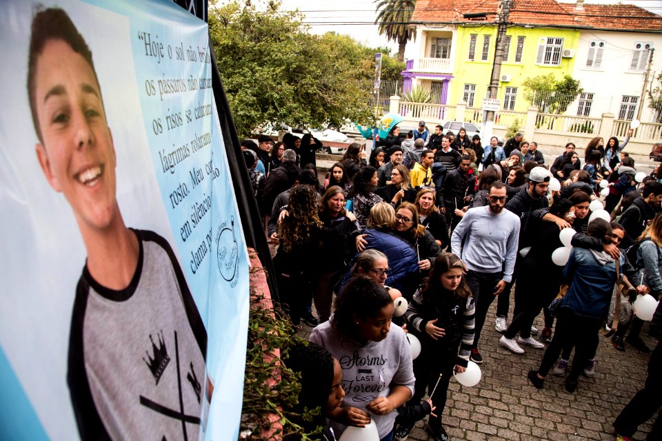 30.06.2018 - Prefeita Paula Mascarenhas participa da Passeata pela Paz em luto e protesto ao assassinato brutal de Thainã Leal, aluno do colégio Assis Brasil - Foto: Gustavo Vara