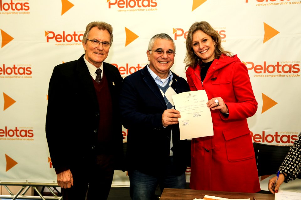 06.07.2018 - Prefeita Paula Mascarenhas e o vice Idemar Barz durante assinatura de leis “Instituição/ Cidadã(o) Emérita (o) - Foto: Gustavo Vara