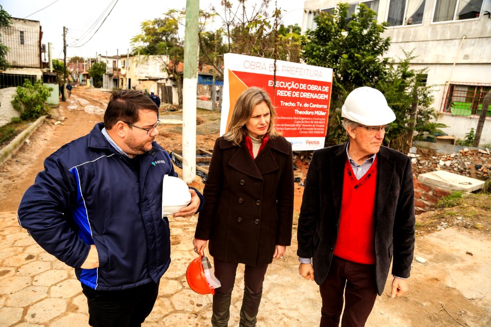 04.07.2018 - Prefeita Paula Mascarenhas e o vice Idemar Barz em visita às obras do Sanep - Foto: Gustavo Vara